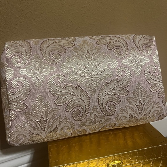 Vince Camuto Pink and Gold Embossed Cosmetics Bag NWT - Picture 10 of 10